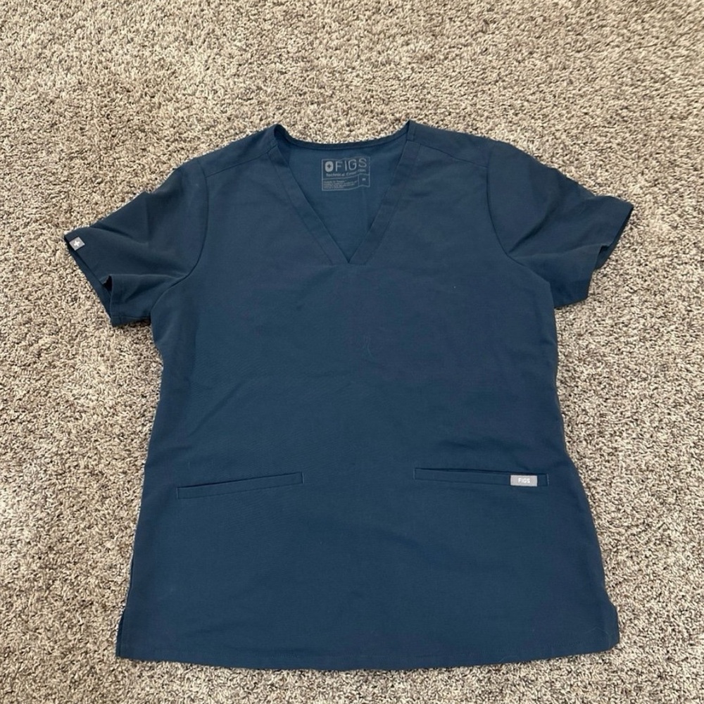Figs Casma Three Pocket Scrub Top Size Medium in Dark Harbor